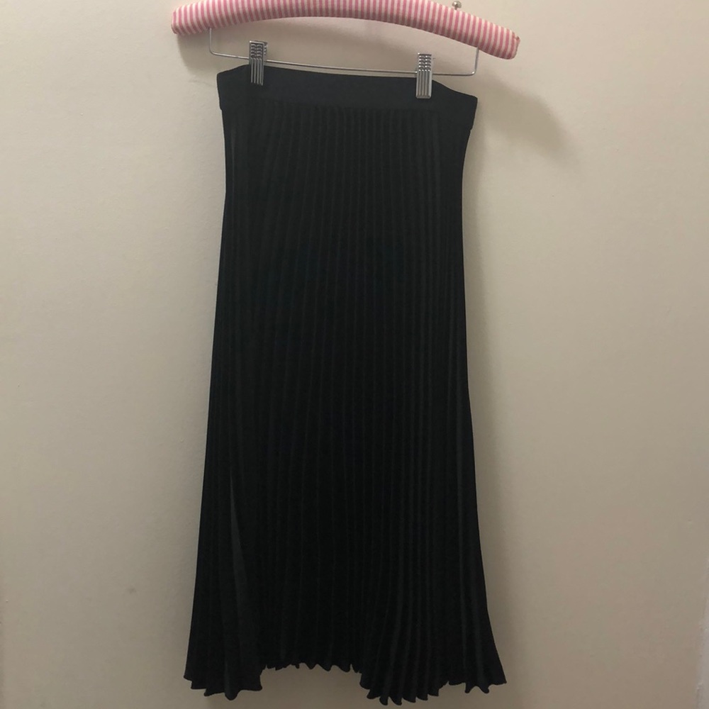 Pleated Midi skirt